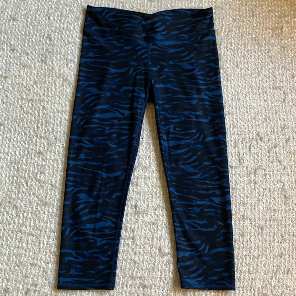 Fabletics Size Small Zebra Print Cropped Leggings - image 4